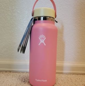 NWT Camellia Hydro Flask